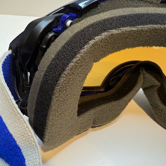 Oakley Airbrake Blue Ski Goggles . Reflective lens Oakley Goggles - Picture 7 of 15